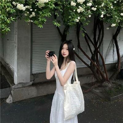 隔楼女孩：我们之间的层距